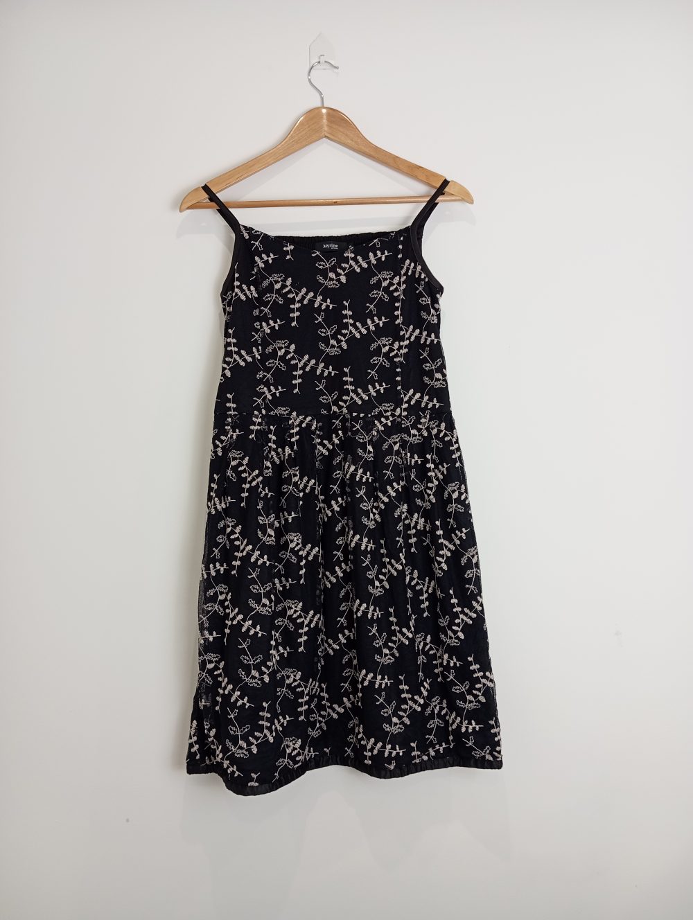 Robe noire fleurie Taille S Myrine