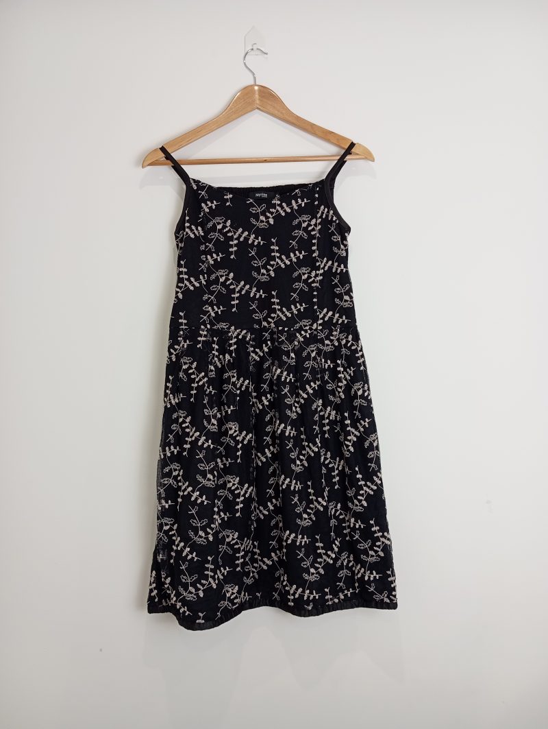 Robe noire fleurie Taille S Myrine