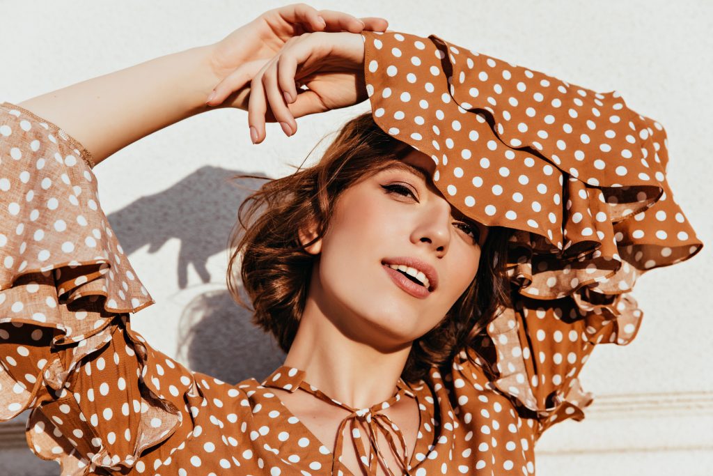 femme habillée en seconde main