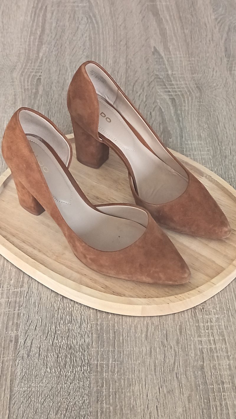Escarpins d'Orsay ALDO en daim marron- Modèle RAERKA - T. 37.5)