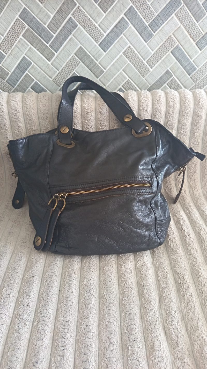 Sac à main cabas en cuir grainé noir