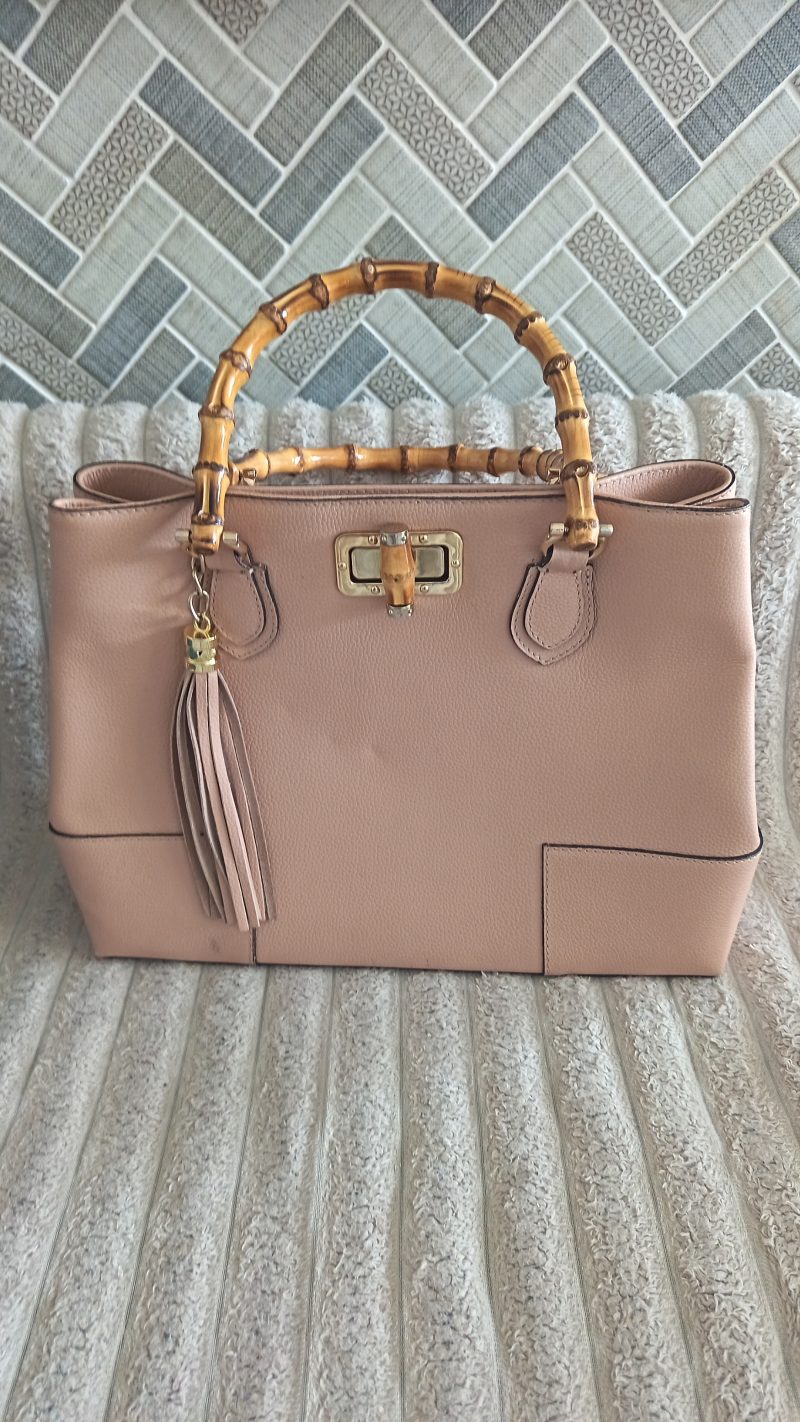 Sac à main en cuir italien rose poudré  – Anses en bambou